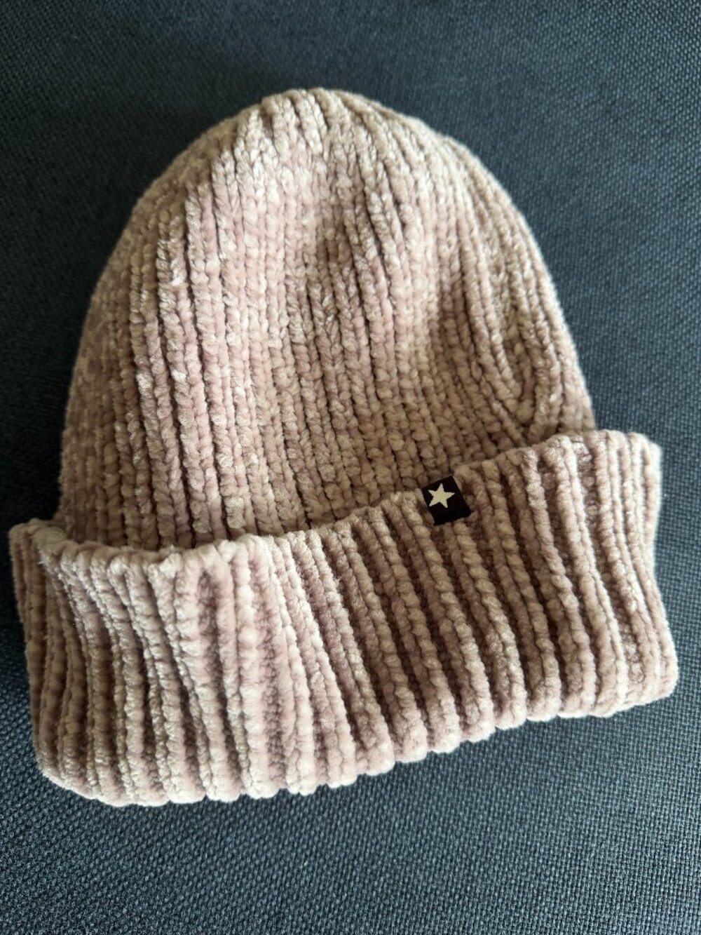Molo Kids Taupe Mauve Velvet Chenille Ribbed Cuffed Beanie Hat Star Tag Size 1-4
